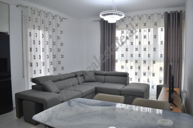 Apartament 1+1 me qira prane kompleksit Fiori Di Bosko ne Tirane.&nbsp;
Apartamenti pozicionohet ne